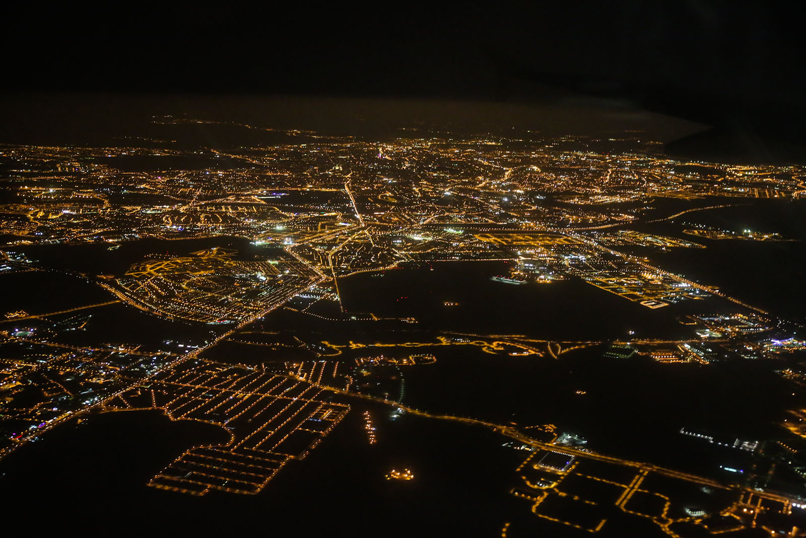 Flight from the city. Лос Анджелес с высоты птичьего полета ночью. Ночной Оренбург с высоты птичьего полета. Лос Анджелес из иллюминатора. Каир с высоты птичьего полета ночью.